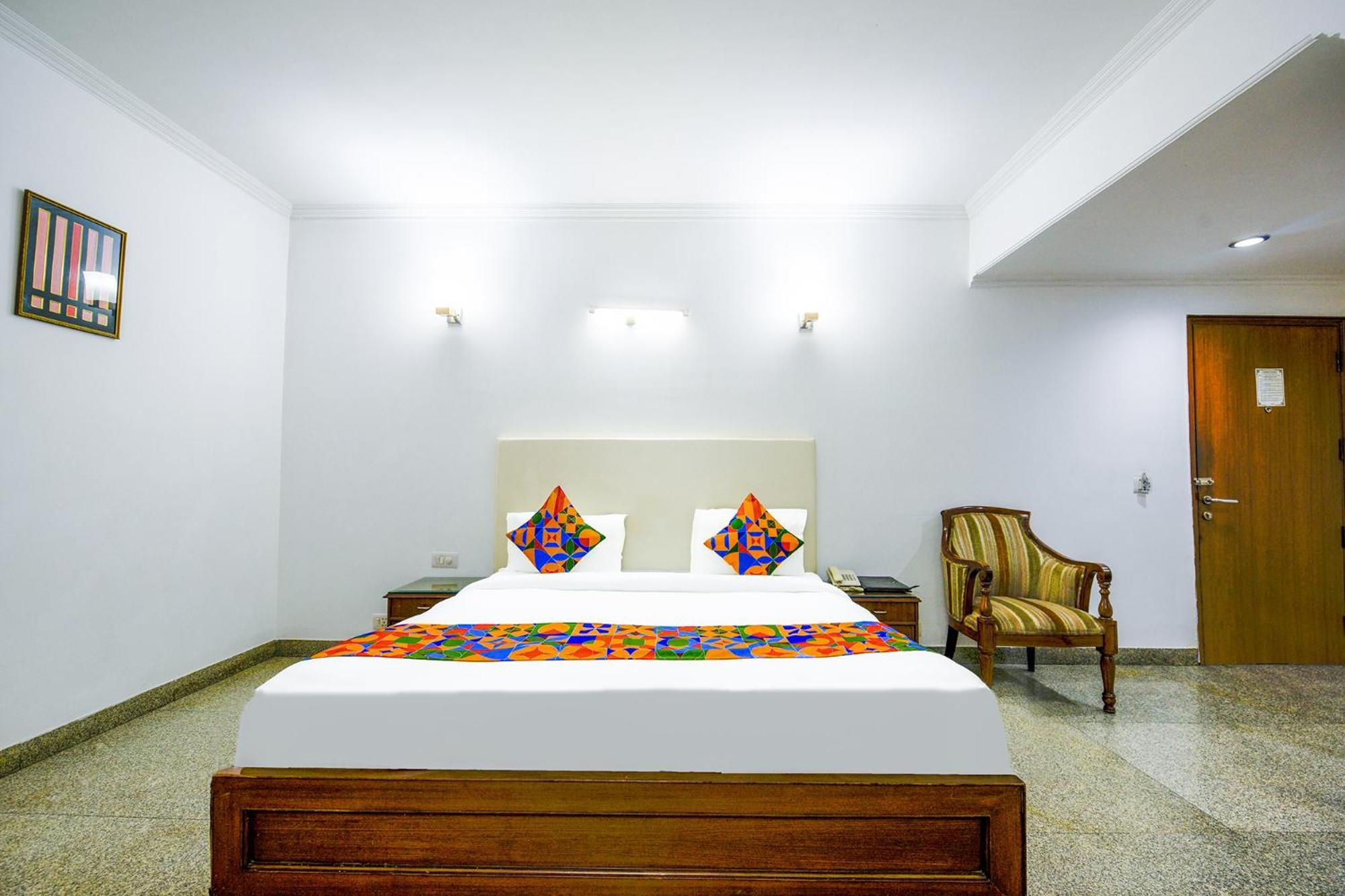 Hotel Exotica Leisure Valley Gurgaon Exterior foto