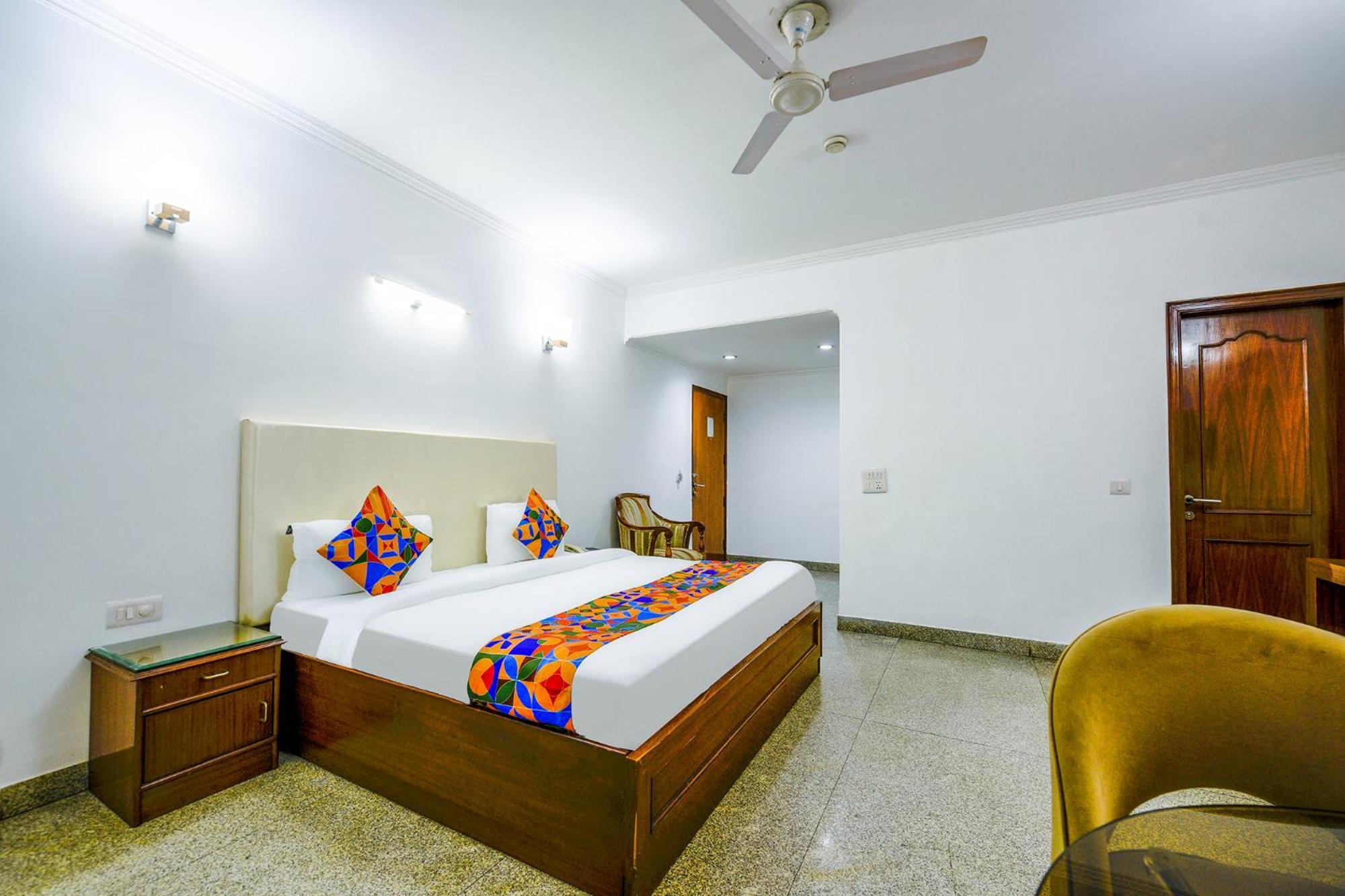 Hotel Exotica Leisure Valley Gurgaon Exterior foto