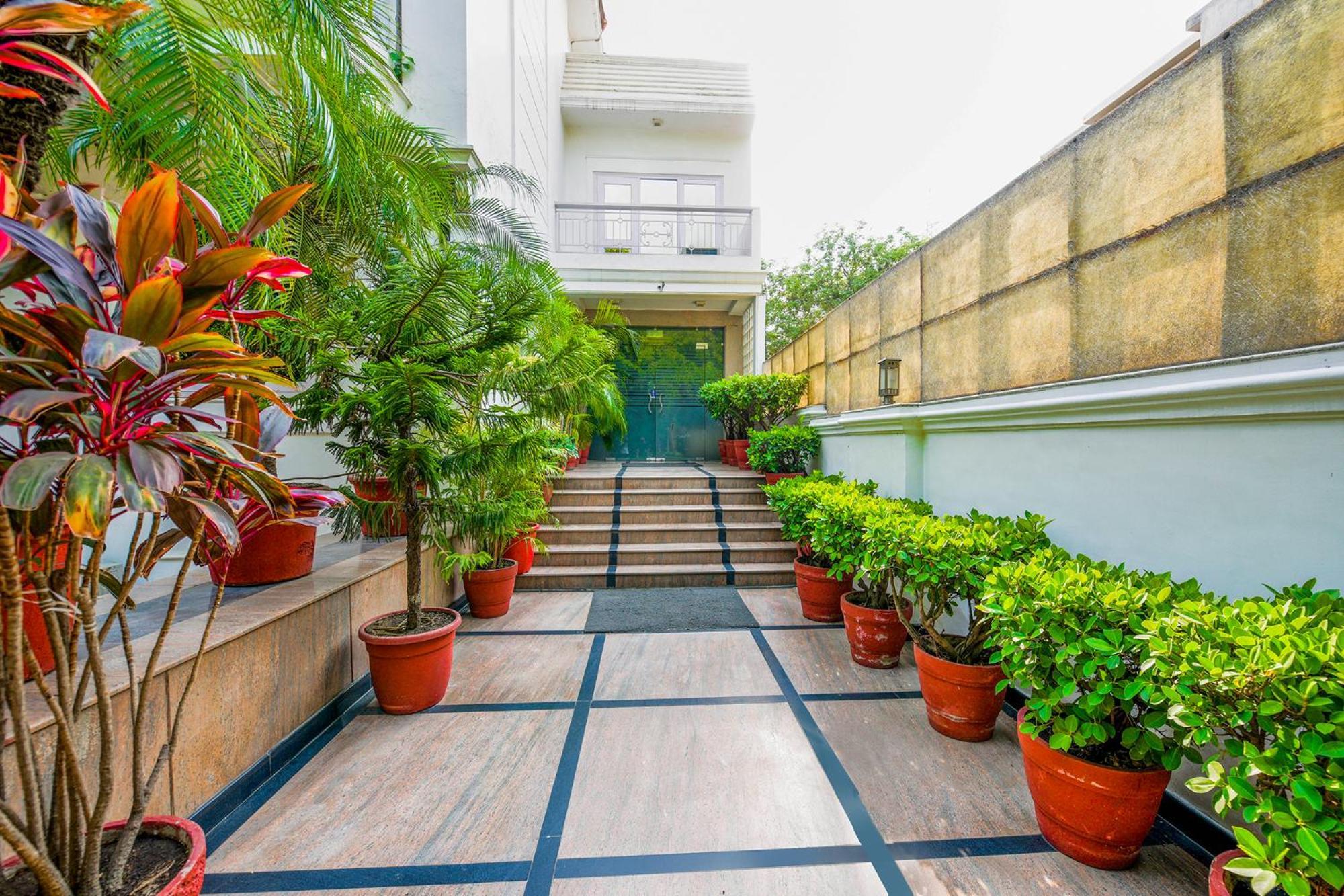 Hotel Exotica Leisure Valley Gurgaon Exterior foto