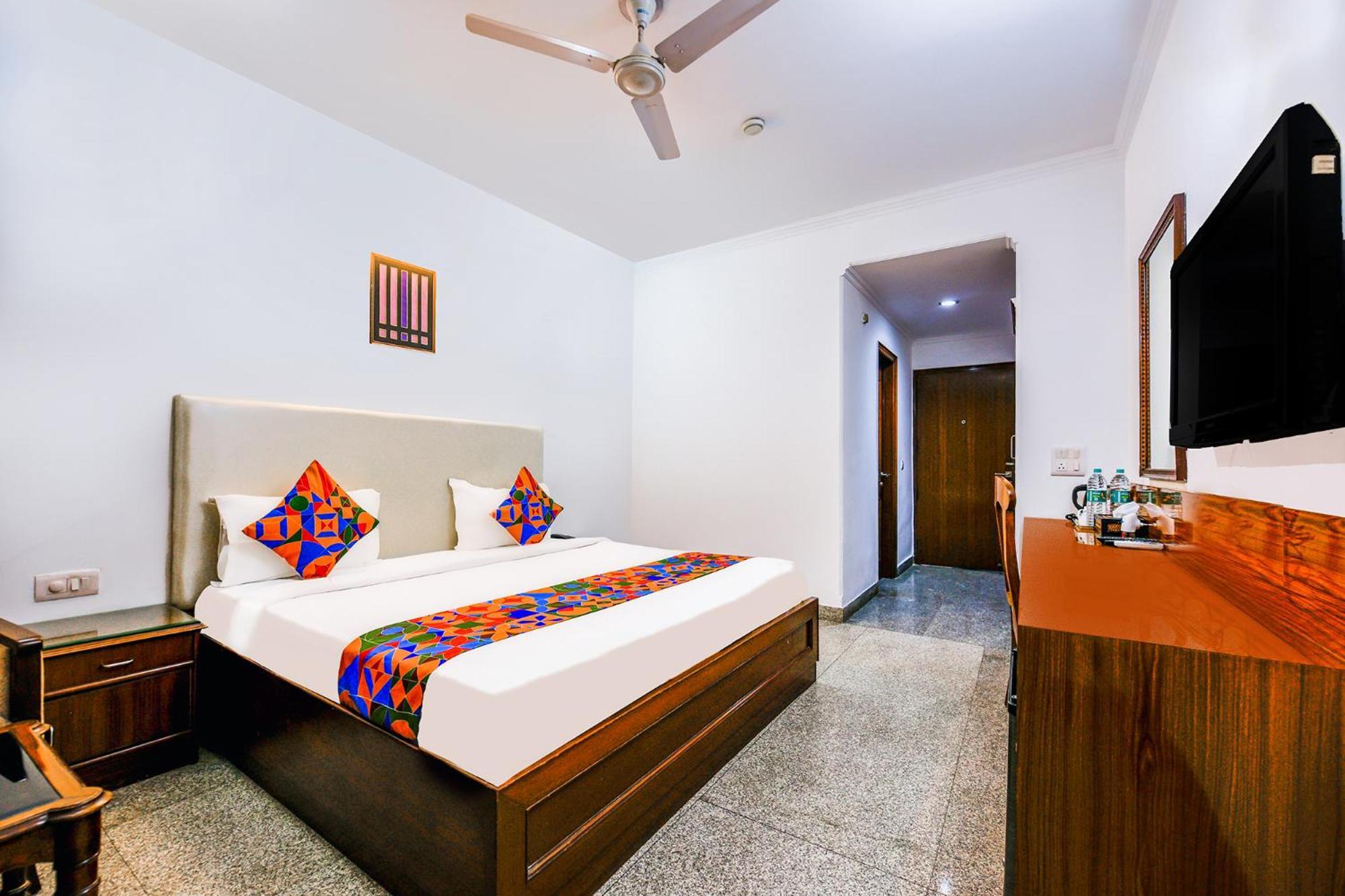 Hotel Exotica Leisure Valley Gurgaon Exterior foto